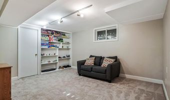 4406 ROUNDHILL Rd, Alexandria, VA 22310