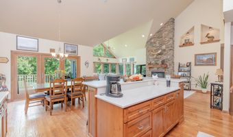 932 Emerald Pines Dr, Arnolds Park, IA 51331