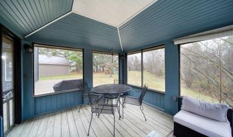 1544 Brookfield Ct, Adrian, MI 49221