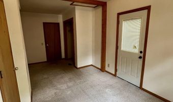 823 Pine Ave, Alma, MI 48801