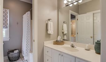 154 Suntree Dr, Advance, NC 27006
