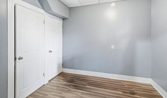 82 Hampshire St, Auburn, ME 04210