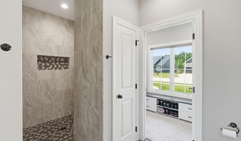 5306 Greyson Heights Dr, Auburn, IN 46706