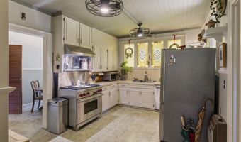 33 Sunset Dr, Anniston, AL 36207