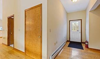 9 Snug Harbor Rd, Belgrade, ME 04917