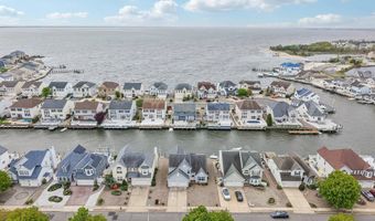 18 Peaksail Dr, Bayville, NJ 08721