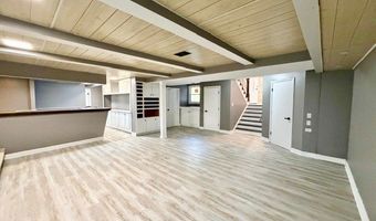 22 W070 Byron Ave, Addison, IL 60101