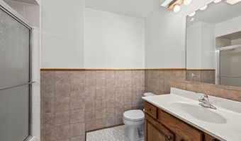 2110 E Eastman Ct, Arlington Heights, IL 60004
