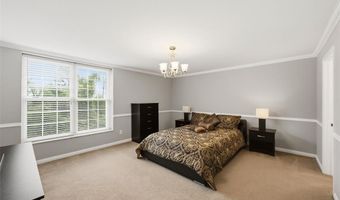 929 Claytonbrook Dr 2, Ballwin, MO 63011