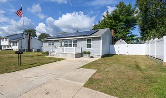 422 Maple Dr, Belford, NJ 07718
