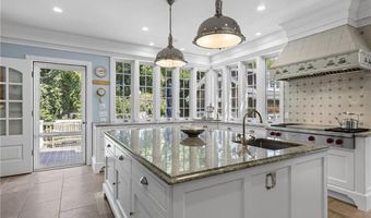 14 Bay View Rd, Charlestown, RI 02813