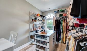 1009 Country Glen Ct, Apex, NC 27502