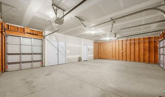 5283 N Toben Ct, Bel Aire, KS 67226