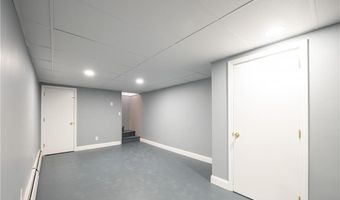 122 Belvedere Dr, Cranston, RI 02920