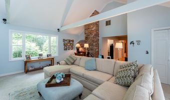 28 Woodland Dr, Amherst, NH 03031