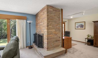 2706 Meadow Glen Rd, Ames, IA 50014
