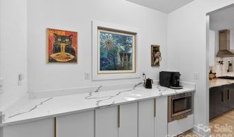 1608 Chippendale Rd, Charlotte, NC 28205