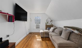 599 E Main Rd, Middletown, RI 02842
