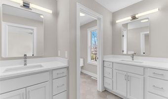 805 Club Dr W, Aurora, OH 44202