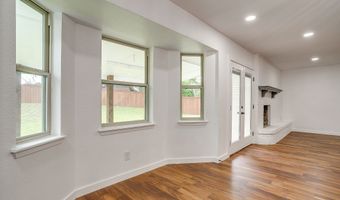 220 Rolling Hills Dr, Aledo, TX 76008