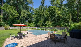 51 Aspen Cir, Albany, NY 12208