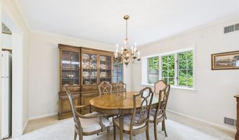 102 Pine Glen Dr, East Greenwich, RI 02818