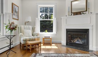 2 Sunnyfield Ln, Falmouth, ME 04105