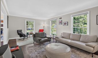 6720 NEWBOLD Dr, Bethesda, MD 20817