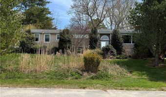 1 Edgewood Ave, Hopkinton, RI 02804