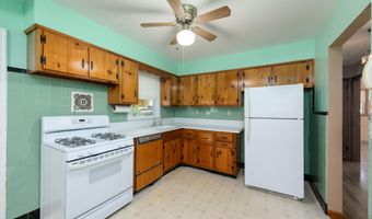 570 Garfield Ave, Belford, NJ 07718