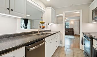 814 Prairie St, Adel, IA 50003