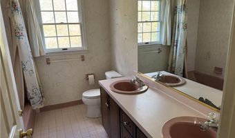 1929 Earls Ct, Allentown, PA 18103