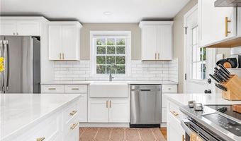 25 Marshall Way, East Providence, RI 02916