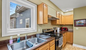 5 Elmore St, Asheville, NC 28804