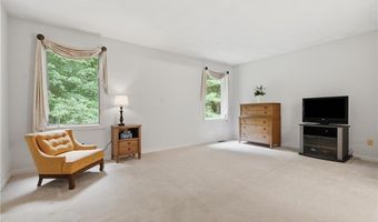 7 Foxwood Dr, Lincoln, RI 02865