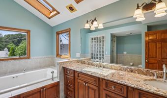 40 North Cir, Aberdeen, NJ 07747