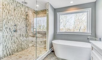 2 Railroad Ave, Bayville, NJ 08721
