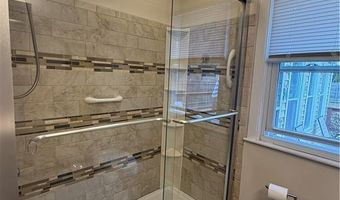 124 Zinnia Dr, Cranston, RI 02920