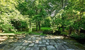 990 WHISPERWOOD Ln, Aurora, OH 44202