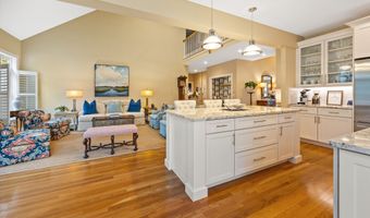 305 Richmond Glen Dr, Cheshire, CT 06410