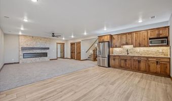 18 RAINBOW VALLEY LODGE Rd, Centennial, WY 82055