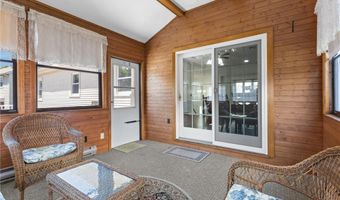 2 Dogwood Dr, Cranston, RI 02921