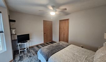 1204 Willow Dr, Aberdeen, SD 57401