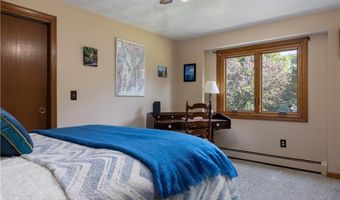 8 Robin Dr, North Kingstown, RI 02852