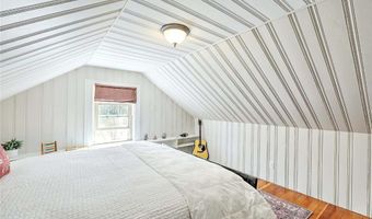 32 Chapin Rd, Barrington, RI 02806
