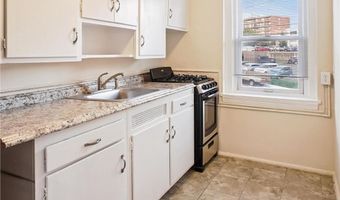 2040 N VERMONT St 105, Arlington, VA 22207