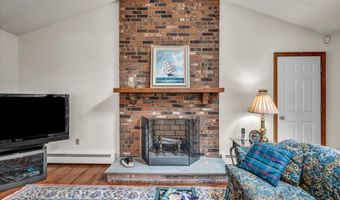 2 Sachem Dr, Cromwell, CT 06416