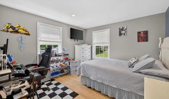 63 Ansel White Dr, Acushnet, MA 02743