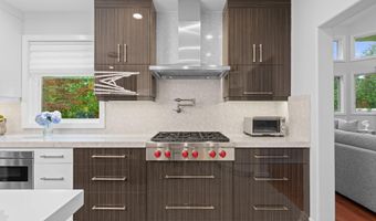 284 Park Ave, Oakhurst, NJ 07755