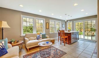 25 Belton Dr, Barrington, RI 02806